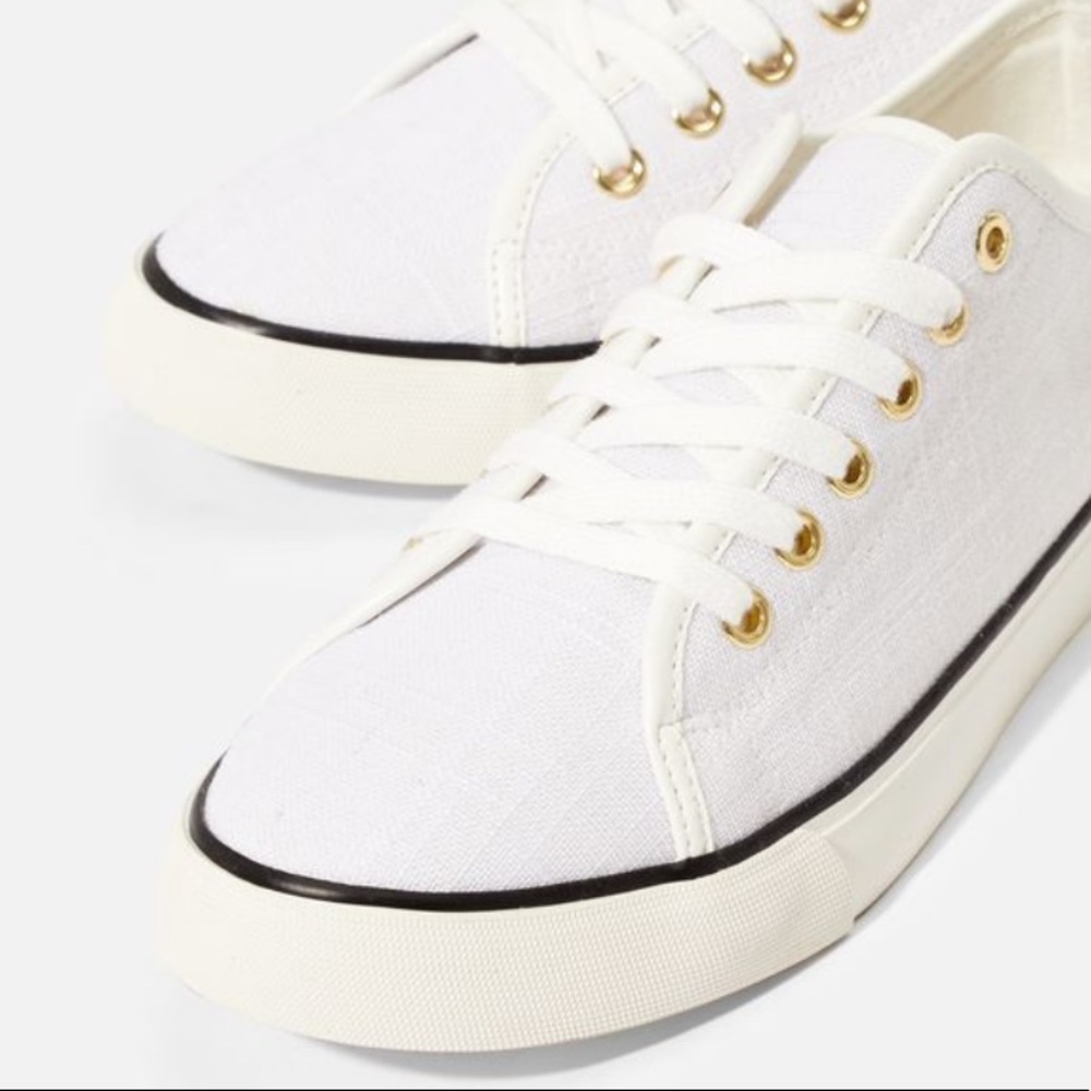 White Flat Sneakers — Size 8.5 - Picture 4 of 5